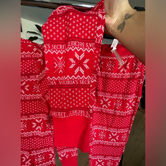 NWT Christmas Victoria’s Secret two-piece thermal/cotton  matching PJ set - Picture 2 of 6